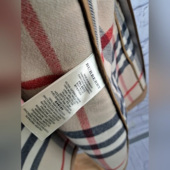 Burberry Womens Duffle Toggle Fur Hood Jacket Winter Camel Wool Nova Check 12 US - Picture 14 of 16